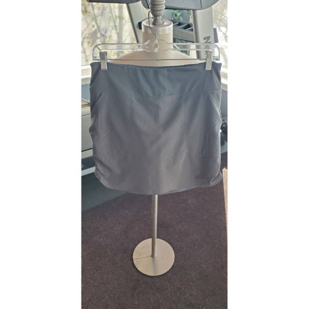 Patagonia‎ Women's Gray Athletic Skirt Shorts Built in Liner Active Size S